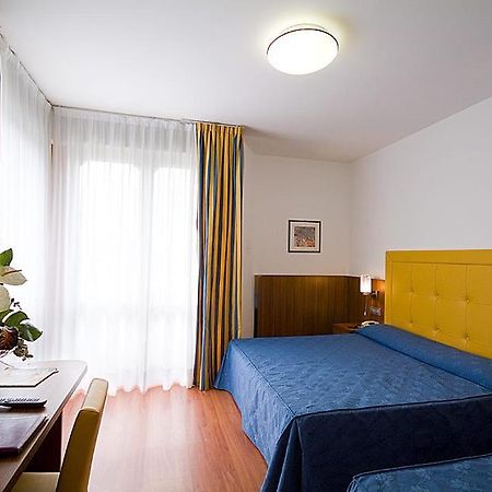 Hotel Ariston บิบิโอเน ภายนอก รูปภาพ