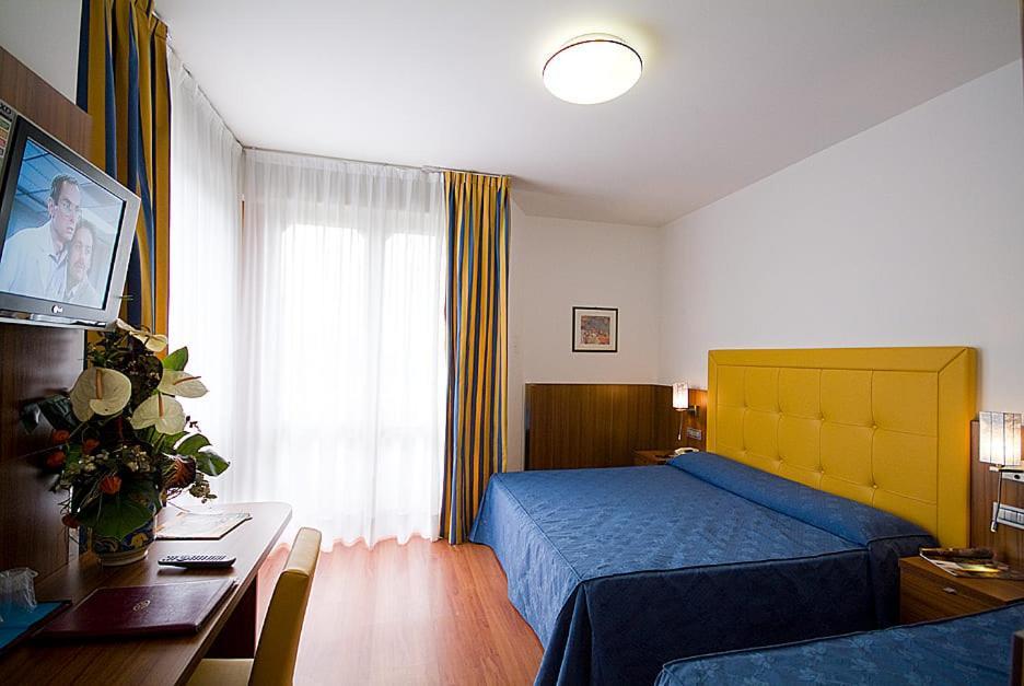 Hotel Ariston บิบิโอเน ภายนอก รูปภาพ